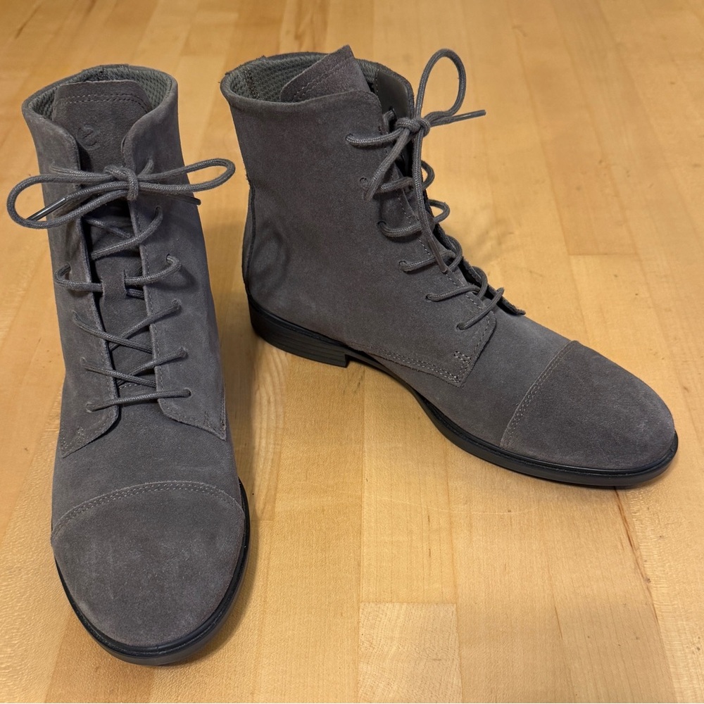 NEW* ECCO Women's Touch 15 Lace-up Suede Chukka Boot Size 38 *NWOB